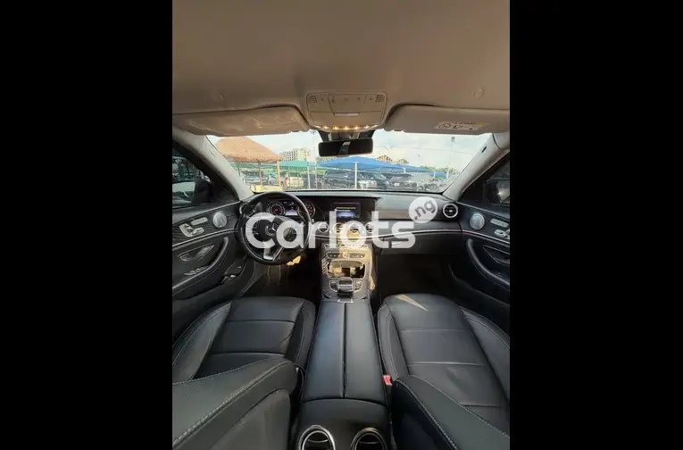 Clean 2017 Mercedes Benz E300 - 2/6