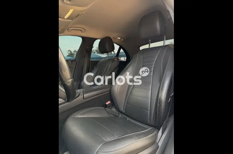 Clean 2017 Mercedes Benz E300 - 3/6