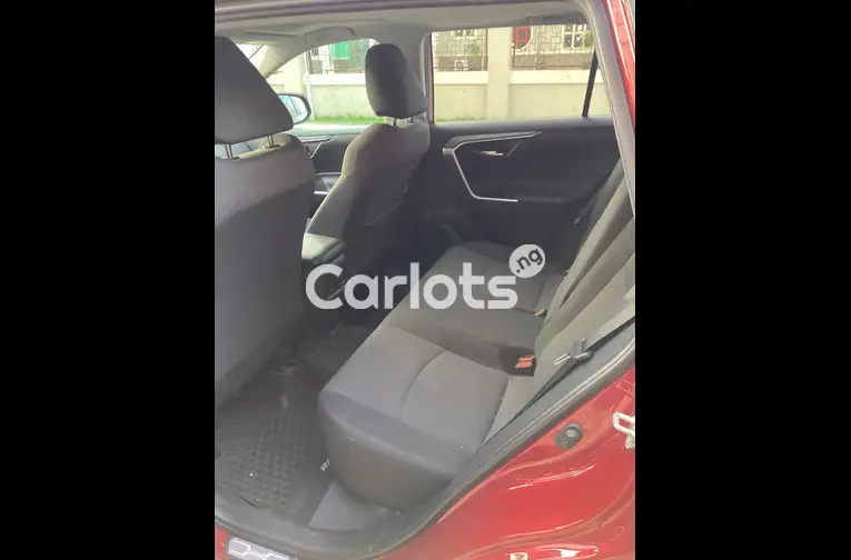 2019 Toyota RAV4 Xle - 4/7