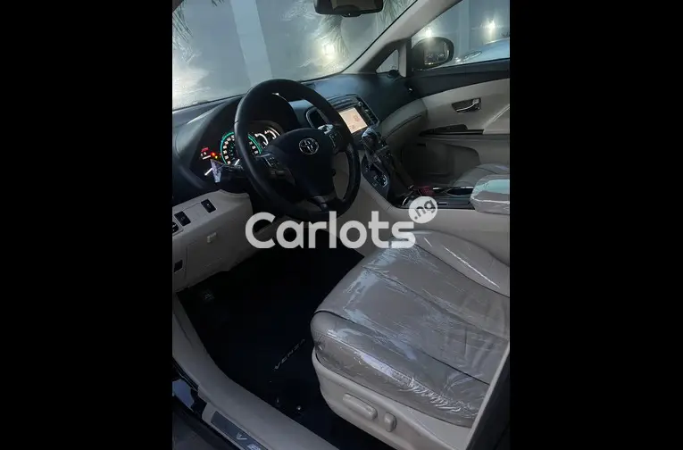 2011 Venza Full option accident free - 7/7