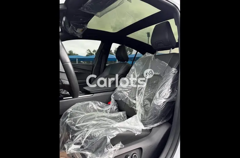 TOYOTA CAMRY 2025 - 3/5