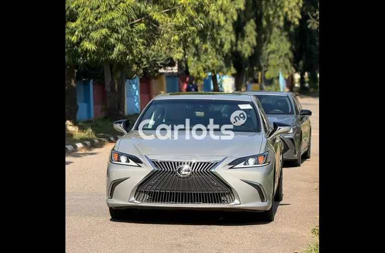 FOREIGN USED 2022 LEXUS ES350 - 3/7