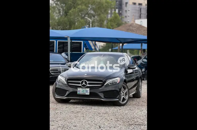 Clean 2015 Mercedes C400