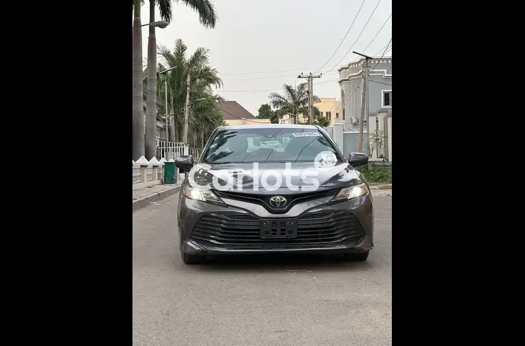 2019 TOYOTA CAMRY LE - 1/6