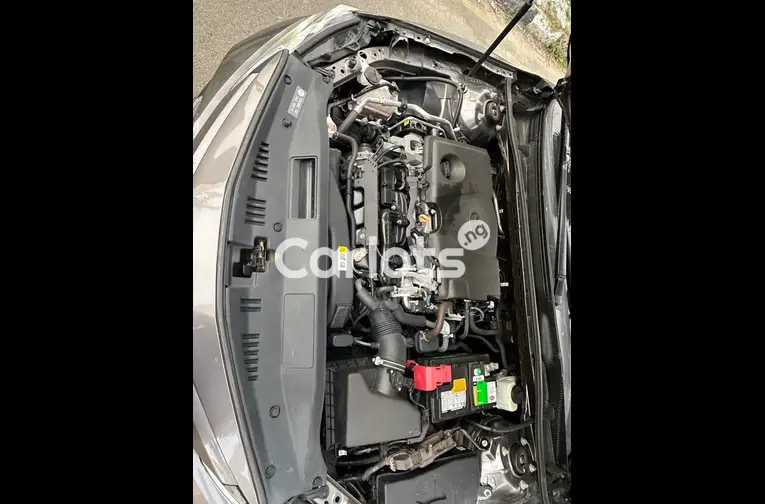 2019 TOYOTA CAMRY LE - 4/6