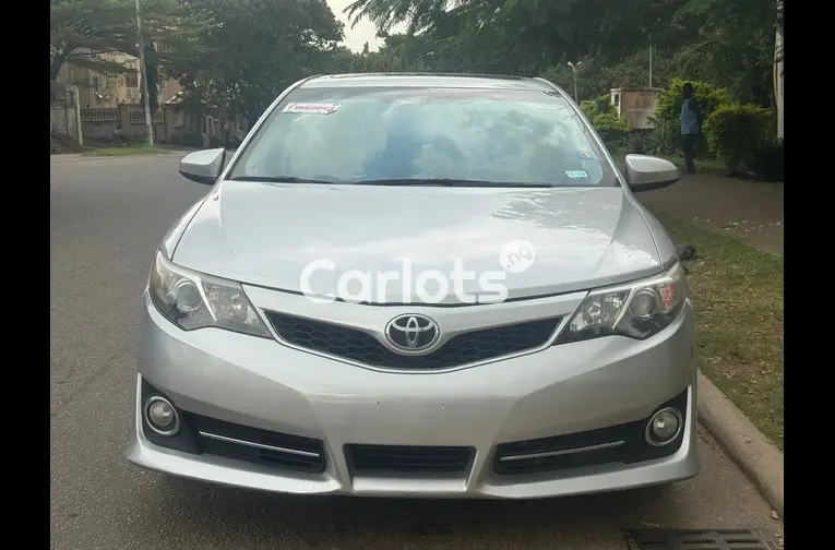 2013 TOYOTA CAMRY SE