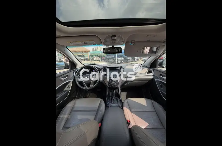 Used 2016 Hyundai Santa fe - 2/6