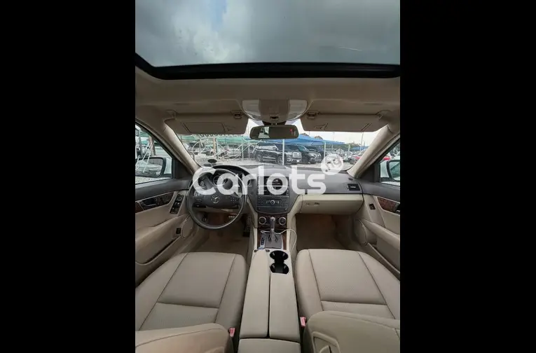 2010 Mercedes Benz C300 - 3/6