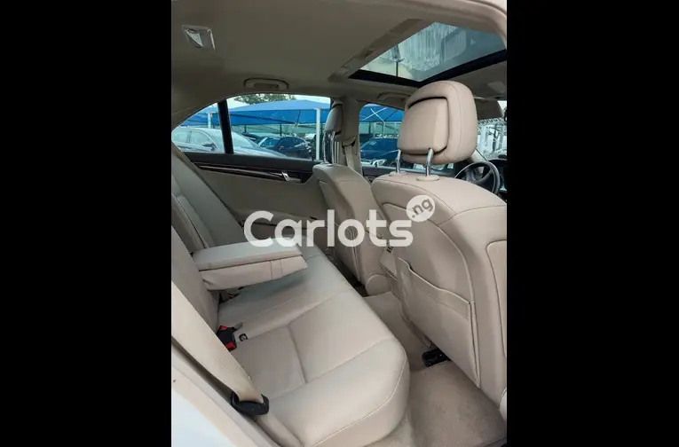 2010 Mercedes Benz C300 - 4/6