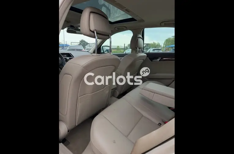 2010 Mercedes Benz C300 - 5/6