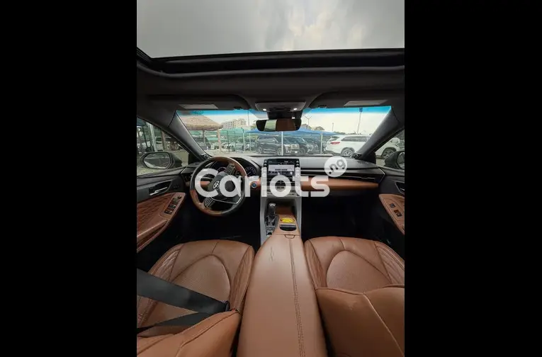 2019 Toyota Avalon hybrid - 2/7