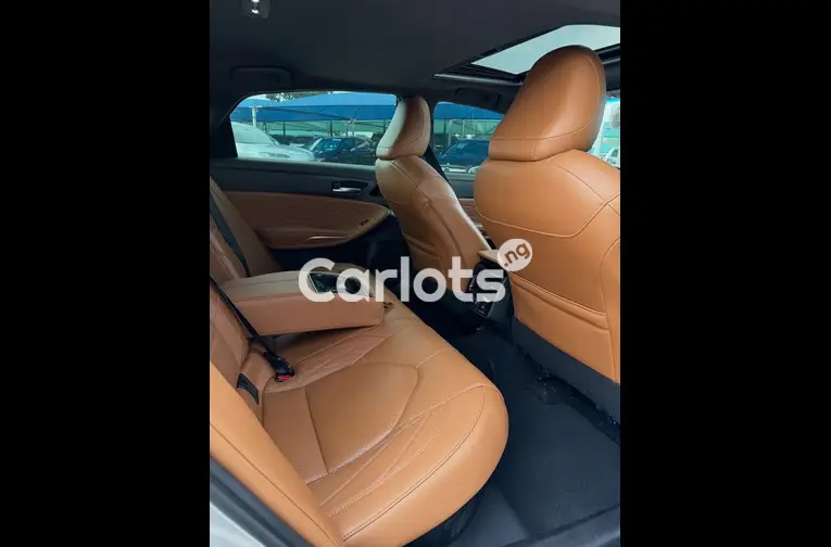 2019 Toyota Avalon hybrid - 4/7