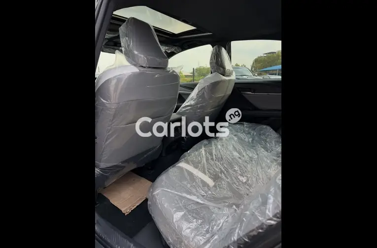 2025 TOYOTA CAMRY XSE - 5/7