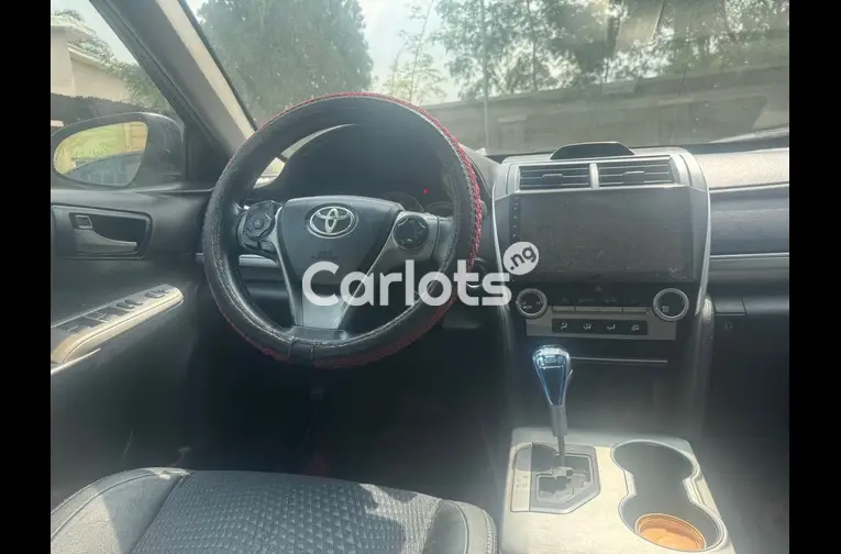 2015 TOYOTA CAMRY SE - 2/6