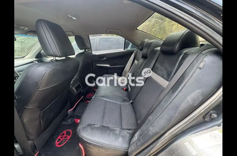 2015 TOYOTA CAMRY SE - 3/6