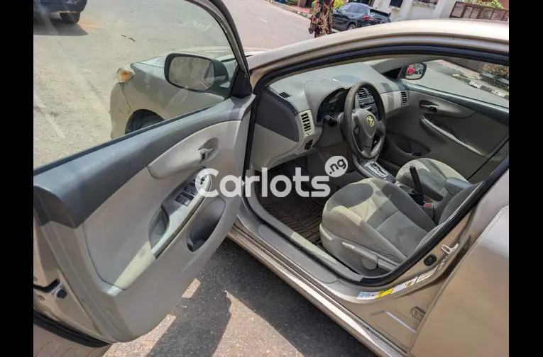 Toyota Corolla 2009 - 2/7