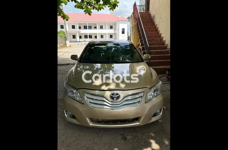 2010 TOYOTA CAMRY LE