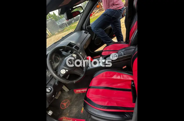 Registered 2010 Mercedes benz c300 - 2/5