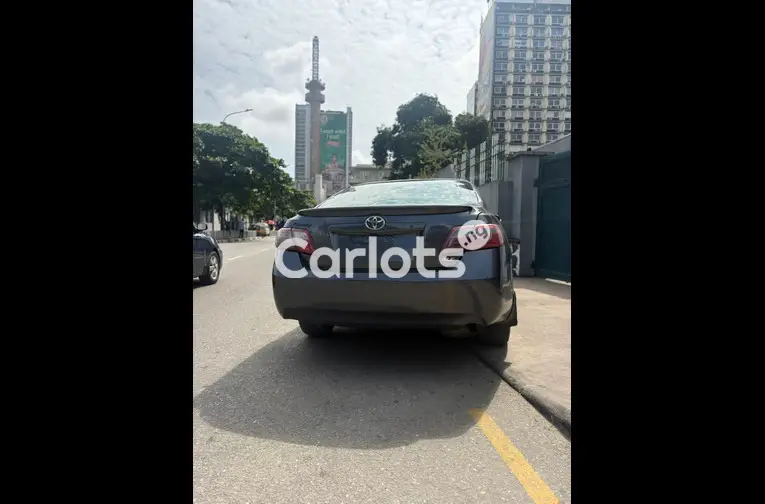 Clean 2007 Toyota Camry - 4/7