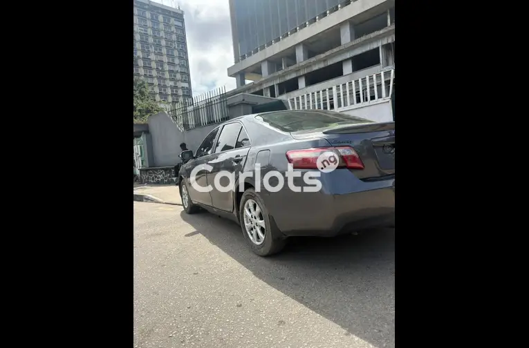 Clean 2007 Toyota Camry - 5/7