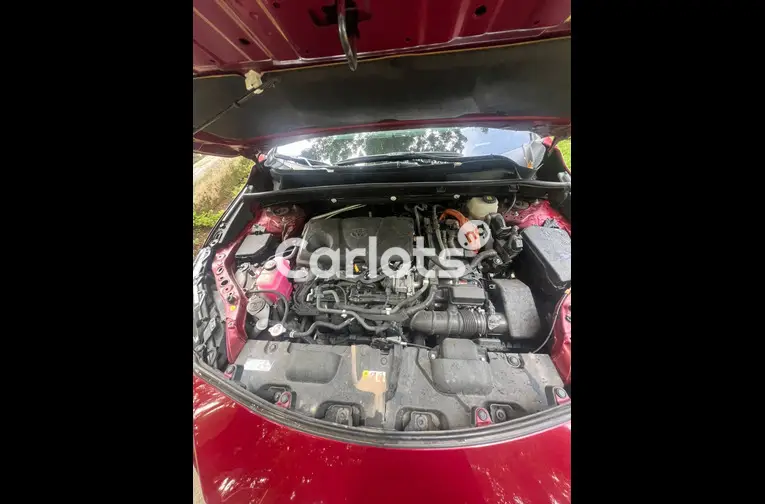 Foreign used 2022 Toyota Venza - 4/5