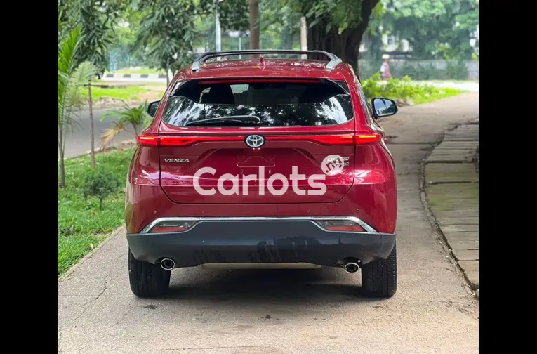 Foreign used 2022 Toyota Venza - 5/5