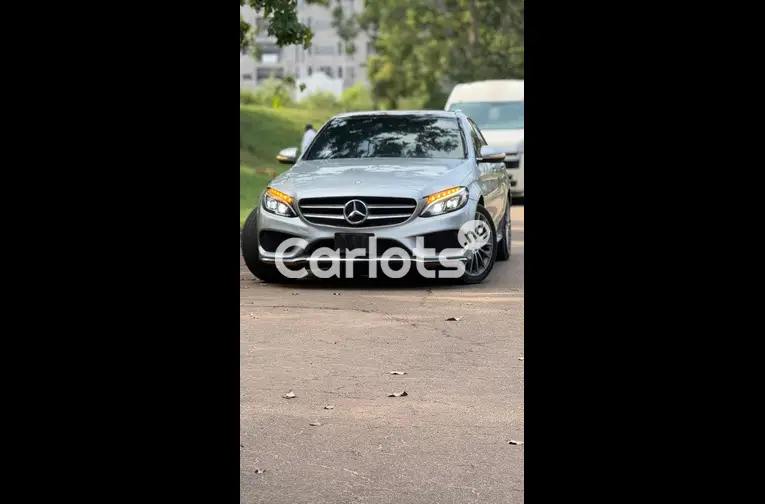 2017 MERCEDES C300 (KEYLESS)