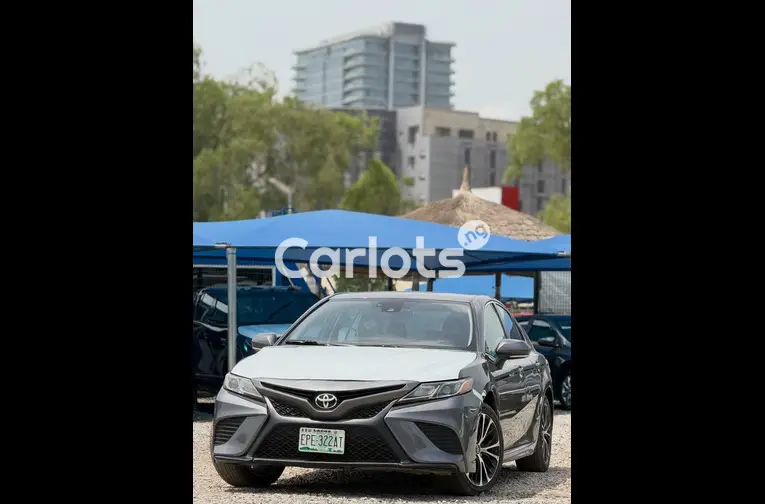 2019 Toyota Camry SE - 1/7