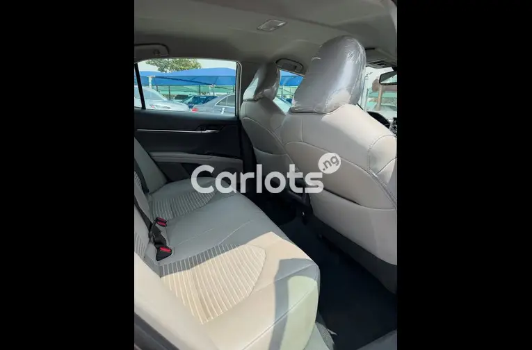 2019 Toyota Camry SE - 5/7