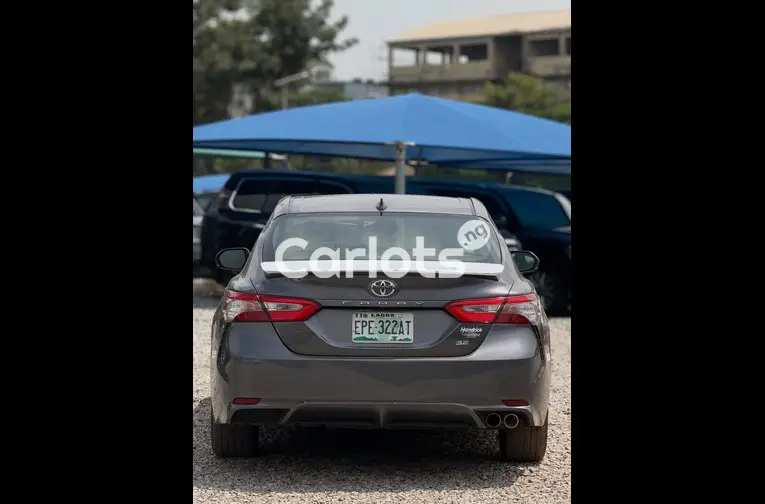 2019 Toyota Camry SE - 6/7