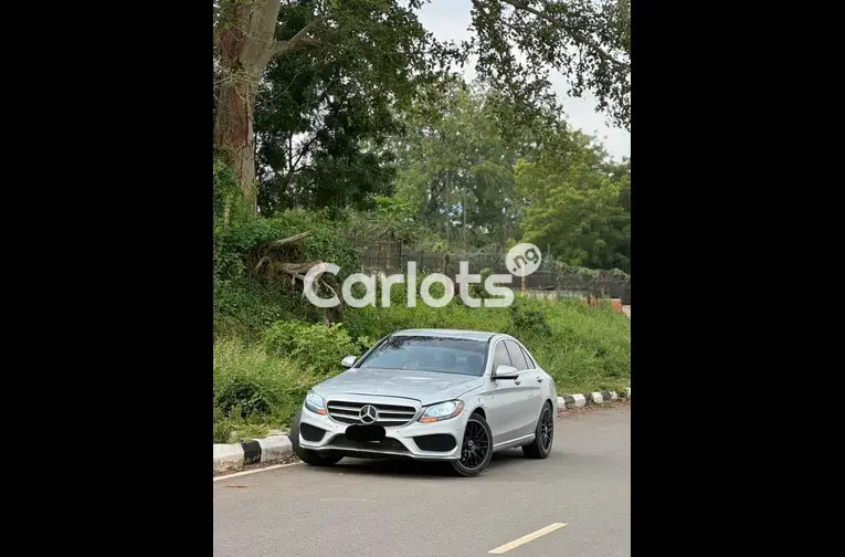 2016 MERCEDES BENZ C300