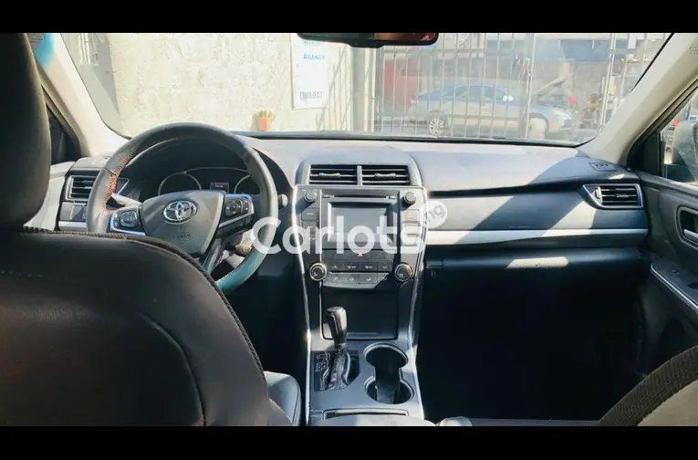 FOREIGN USED 2016 TOYOTA CAMRY SE - 3/5