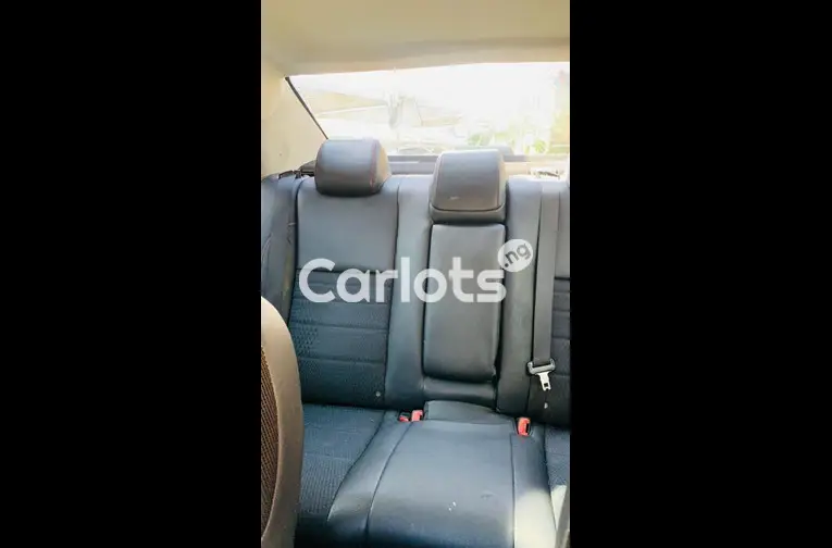 FOREIGN USED 2016 TOYOTA CAMRY SE - 4/5