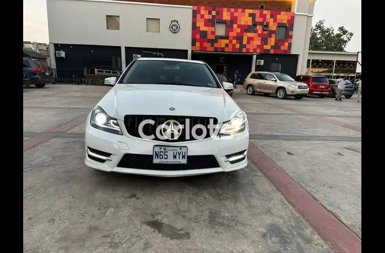 2013 MERCEDES BENZ C300