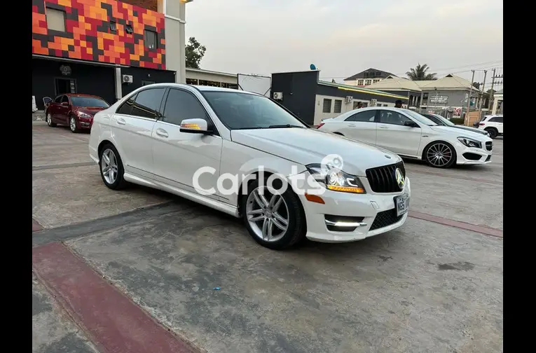 2013 MERCEDES BENZ C300 - 2/7