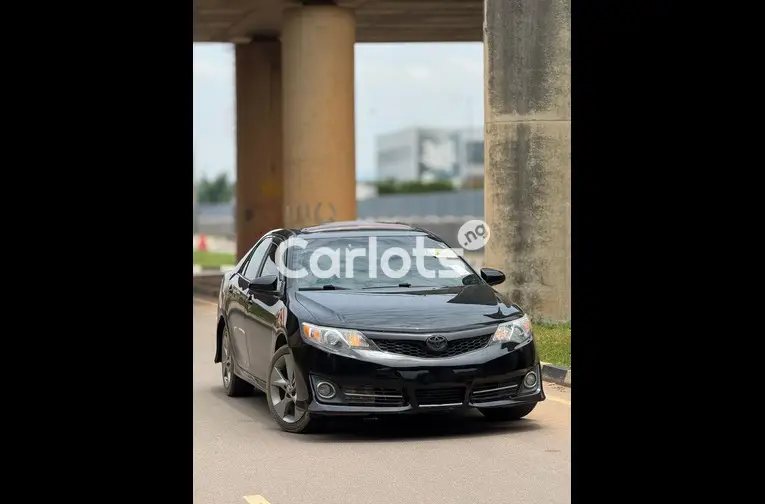 FOREIGN USED 2013 TOYOTA CAMRY SE - 1/6