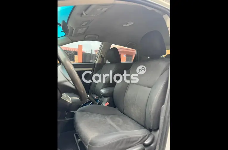 TOYOTA MATRIX 2010 - 2/7