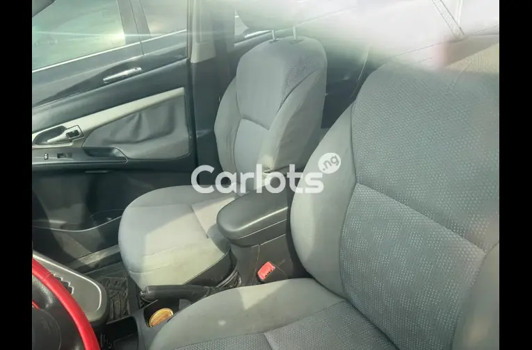 TOYOTA MATRIX 2010 - 2/5