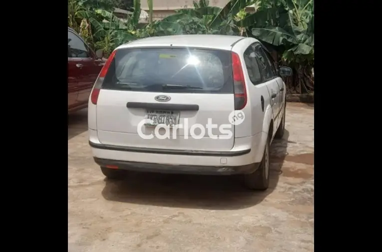 Clean (First body) 2005 Ford focus - 3/7