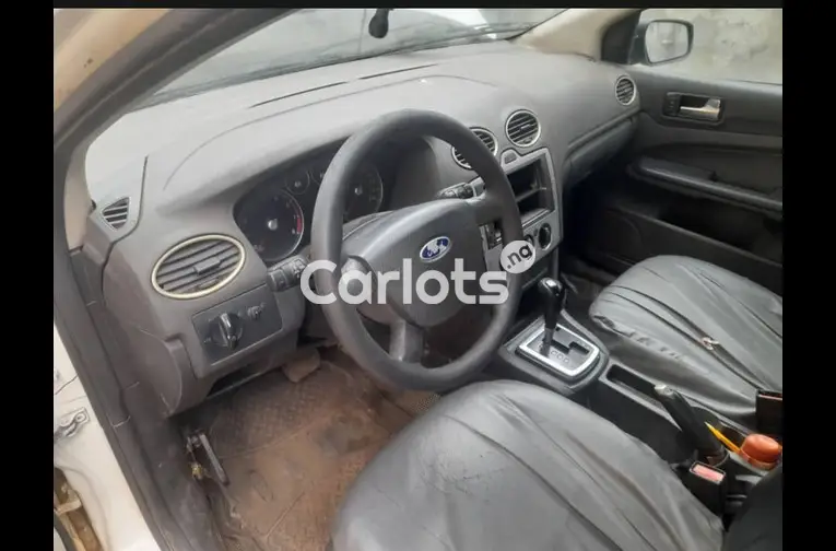 Clean (First body) 2005 Ford focus - 5/7