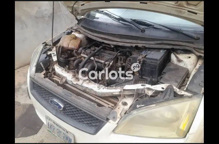 Clean (First body) 2005 Ford focus - 6/7