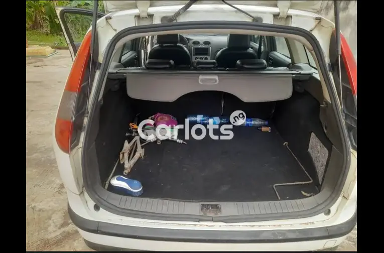 Clean (First body) 2005 Ford focus - 7/7