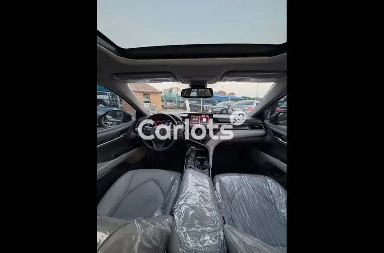 2021 TOYOTA CAMRY XSE - 3/7