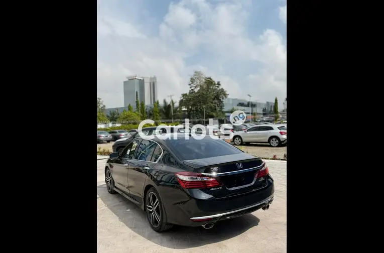 Foreign used 2016 Honda Accord V6 Touring - 4/6