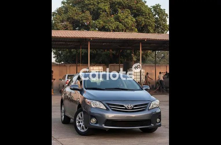 2010 TOYOTA COROLLA LE - 3/7