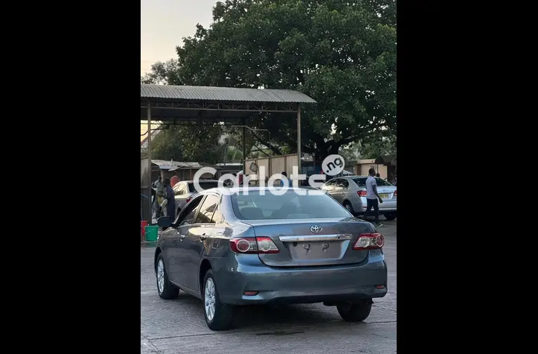 2010 TOYOTA COROLLA LE - 6/7