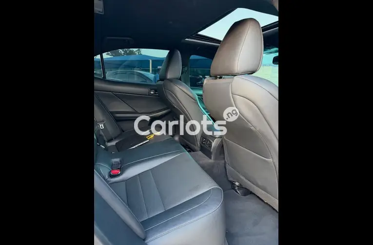 2015 LEXUS IS250 - 3/7