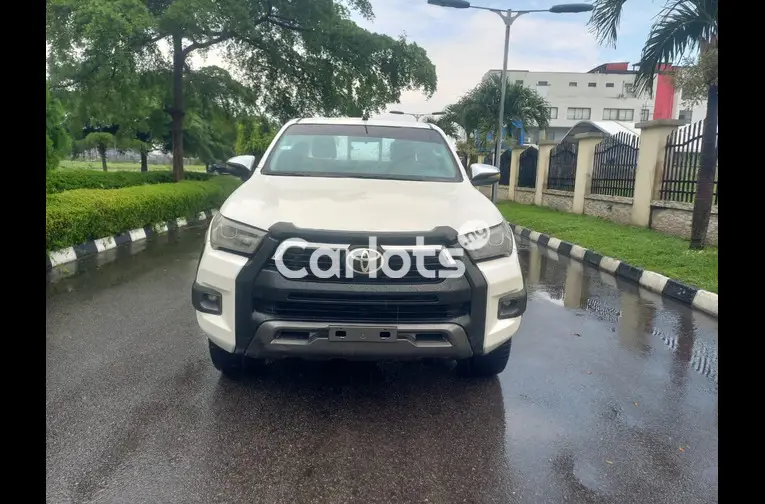 BELGIUM GRADE 2017 TOYOTA HILUX SR5 V6 - 1/7