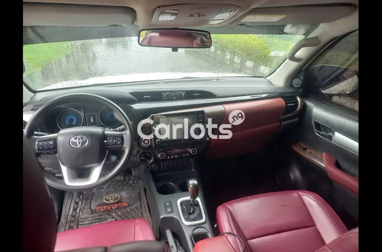 BELGIUM GRADE 2017 TOYOTA HILUX SR5 V6 - 2/7