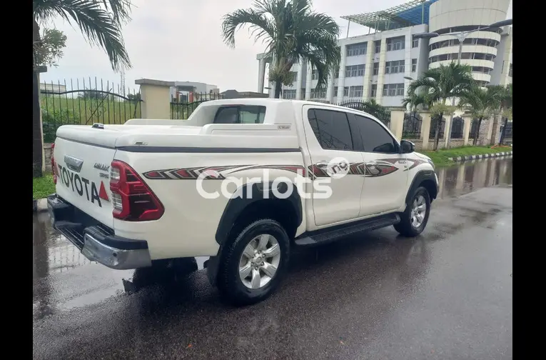 BELGIUM GRADE 2017 TOYOTA HILUX SR5 V6 - 5/7